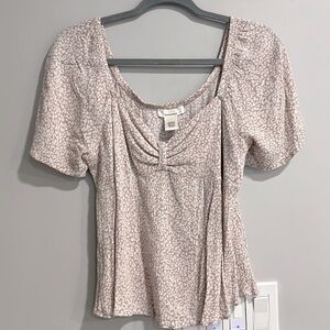 ⭐️6 for $35- Mix & Match⭐️ Tan and White Cheetah top